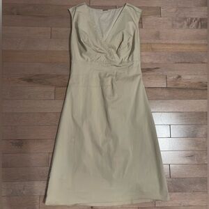 Elie Tahari V Neck Dress fit and flare wrap light brown / taupe / tan size 0